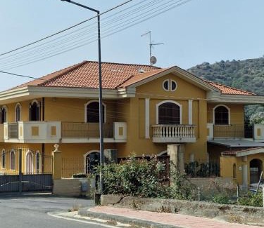 Savoca Apartment | Villa Mary Sol