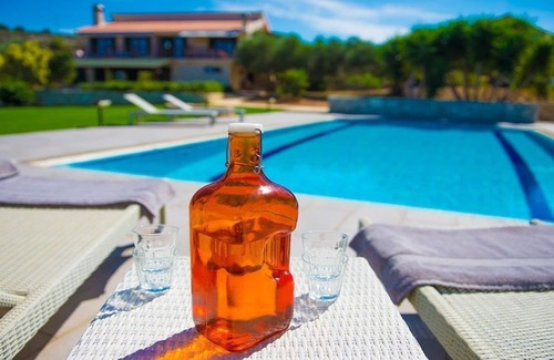 Kambanion Villa | Villa Mathea - Spacious Villa and Annex with Privacy and Large Swimming Pool