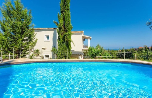 Sfakera Villa | Villa Mavrikia: Large Private Pool, A/C, WiFi, Eco-Friendly