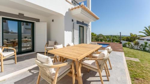 Praia da Luz House | Villa Maya Luxurious House With Pool by LovelyStay