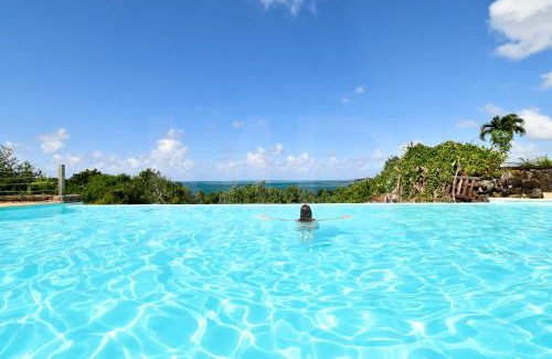 Trou d'Eau Douce House | Villa Maya oceanfront with pool, jaccuzzi, wifi, jets in bathroom