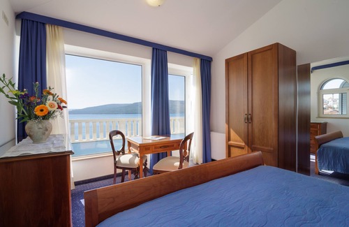 Seget Vranjica Hotel | Villa Mediterana