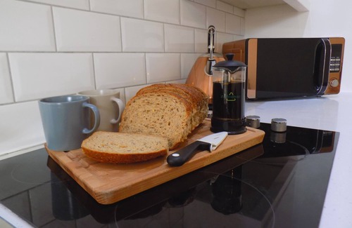 Splott Apartment | Villa Mimosa 2 - Cardiff Vibes with Sotero Lettings & Management