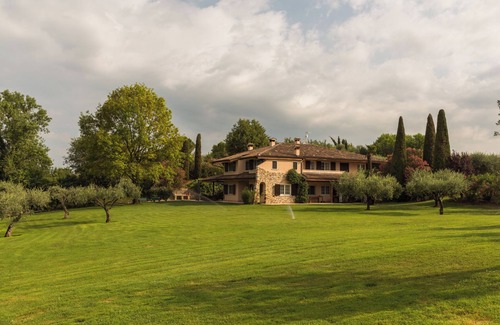 Montioni Villa | Villa 'Minerva' with Lake View, Wi-Fi and Air Conditioning