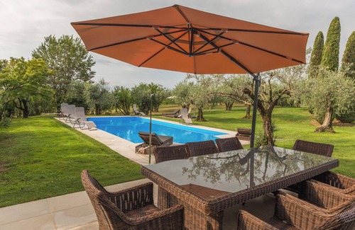 Montioni Villa | Villa 'Minerva' with Lake View, Wi-Fi and Air Conditioning