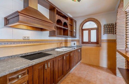 Padul House | Villa 'Miriam' with Mountain View, Private Pool and Wi-Fi