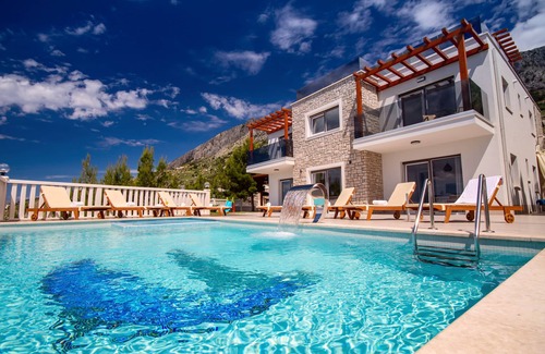 Lokva Rogoznica Villa | Villa MIRNA with heated pool & whirlpool, traditional wine bar, 150m from sea