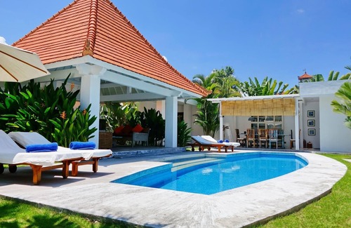 Dyanapura Villa | Villa Mutiara Putih Central Seminyak Beach 3mn