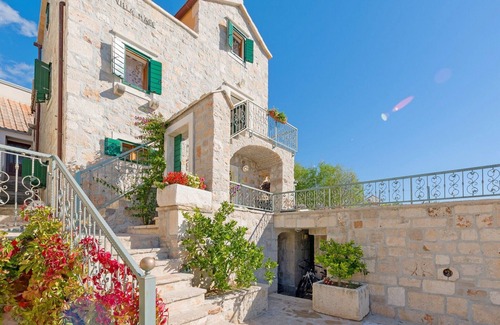 Bol Villa | Villa Nada, (12375), Bol, hr