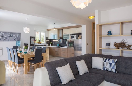 Kastel Sucurac Villa | Villa Navigare with Swimming Pool