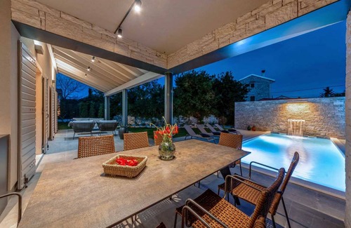 Karlovici House | Villa Nevia Sivati