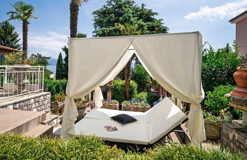 Ika Apartment | Villa Nika by Interhome