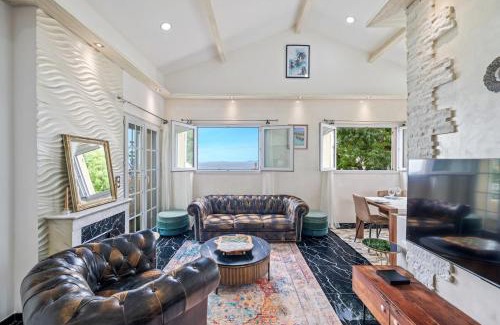 Lazaret House | Villa Nissarda, Maison Niçoise avec vue mer, parking, à 5 minutes du port