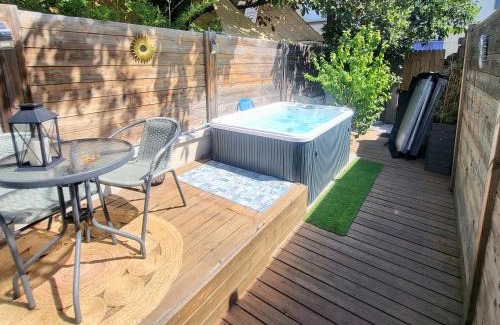 Avignon Apartment | Villa-nova avec spa à 5 minutes des remparts.