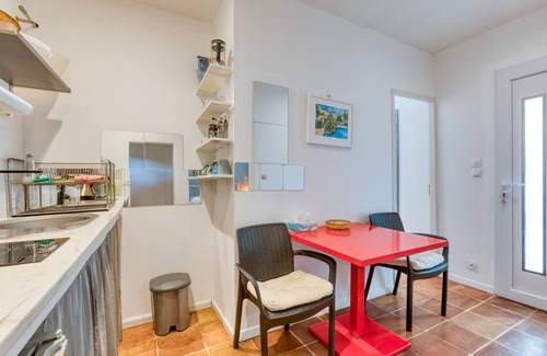 Aiguerelles Villa | Villa 'Oasis Centre Charme' with Shared Pool, Wi-Fi and Air Conditioning