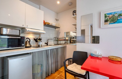 Aiguerelles Villa | Villa 'Oasis Centre Charme' with Shared Pool, Wi-Fi and Air Conditioning