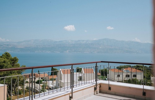 Splitska Villa | Villa Oleander by Domus Mirus: 3BR, Rooftop Cinema, Private Pool, 500m to beach