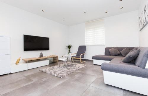 Kastel Kambelovac Villa | Villa Olive Gardens