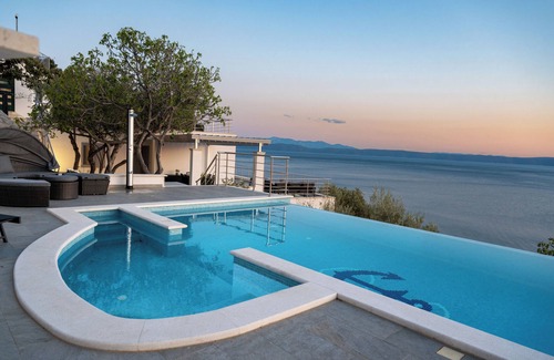 Podgora Apartment | Villa Pape, Pape’s Horizon – Seaside stay with private pool & full-floor ease