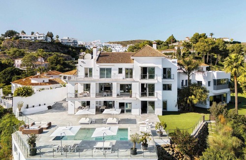 New Golden Mile Villa | Villa Paraiso Alto | Ultimate Holiday Experience Pool Gym Cinema Parking Golf