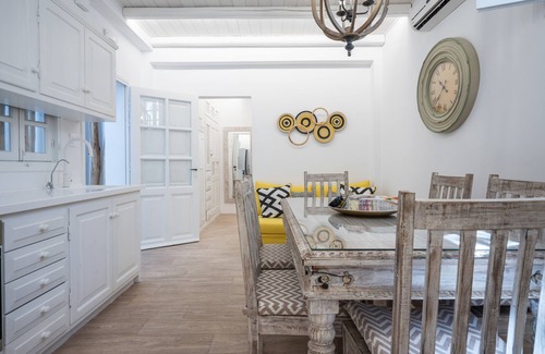 Oia Villa | Villa Pearl - Sunset & Sea View - Swimming Pool & Private Outdoor Heated Jacuzzi