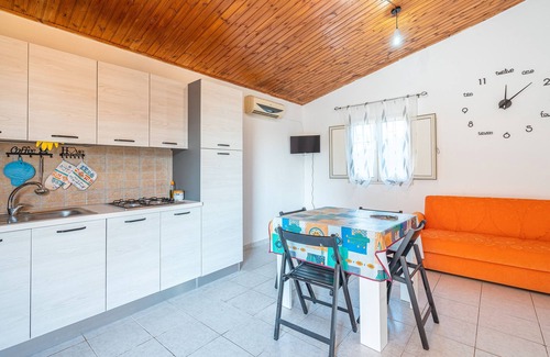 Fanusa Villa | Villa 'Plemmirium Ondosum' with Private Terrace, Wi-Fi and Air Conditioning