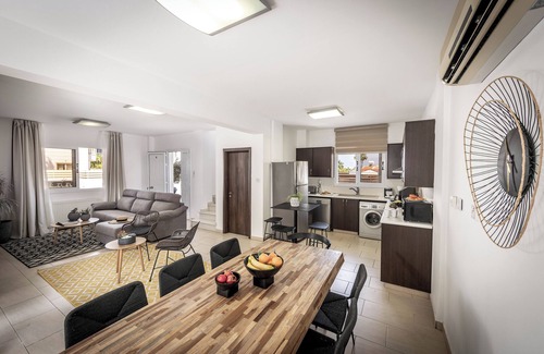 Protaras Villa | Villa Protaras View 6 Central Protaras -Fig Tree Bay-Jacuzzi-Hot Tub