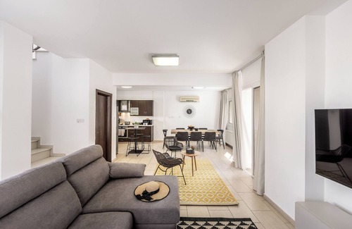 Protaras Villa | Villa Protaras View 6 Central Protaras -Fig Tree Bay-Jacuzzi-Hot Tub