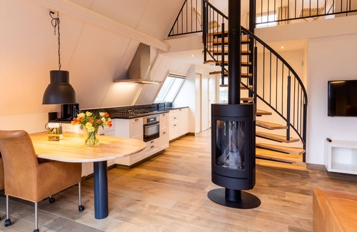 Hellendoorn House | Villa Retreat With Pets