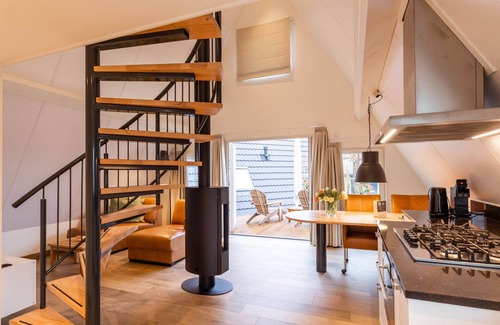 Hellendoorn House | Villa Retreat With Pets