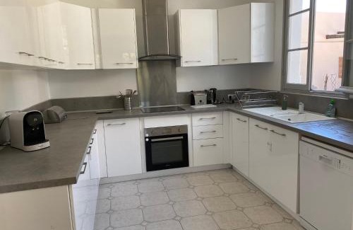 Saint-Laurent-du-Var House | Villa Reyosam, maison 6 chambres , piscine