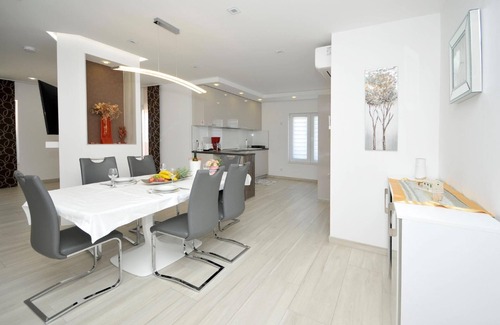 Kastel Stafilic House | Villa Rimac in Kastel Stafilic with garden, barbecue