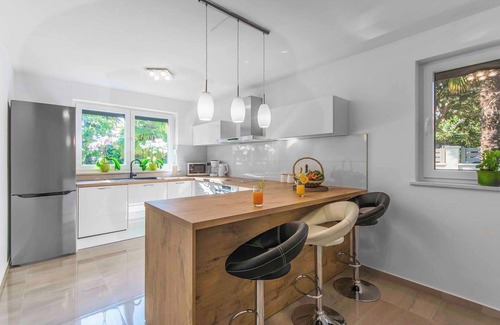 Spadici Villa | Villa Romi - Four Bedroom Villa, Sleeps 9