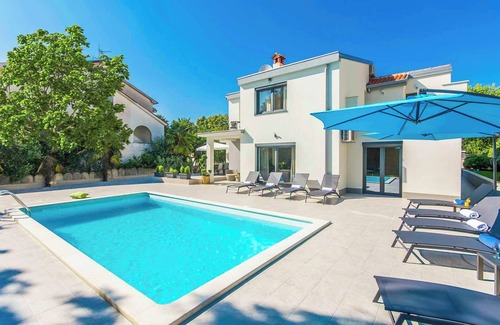 Spadici Villa | Villa Romi - Four Bedroom Villa, Sleeps 9