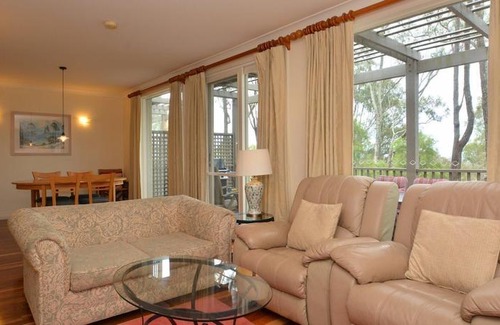 Pokolbin Villa | Villa Rose located within Cypress Lakes