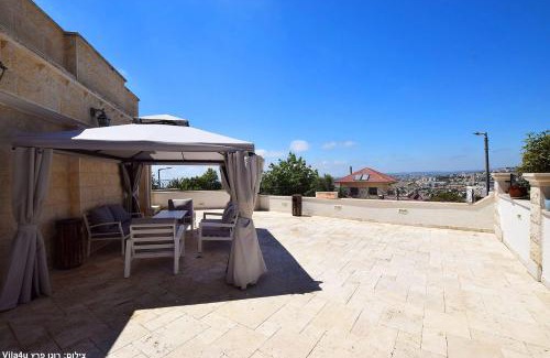 Kfar Vradim Villa | Villa Rose- Luxury Mountain Hideaway with Private Pool & Jacuzzi