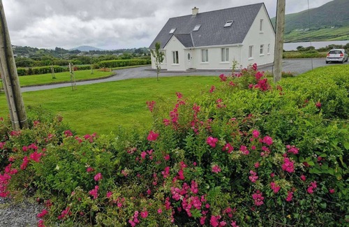 Cahirciveen Villa | Villa Rose - Sleeps 2 & Stunning Seaside Views