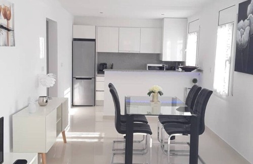 El Mas Bosca Villa | Villa Roses near downtown and quiet beaches