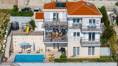 Mimice Villa | Villa S&A with heated private pool, 3 bedrooms, 3 bathrooms, playground