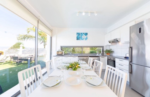 Latchi Cottage | Villa Santorini - a villa that sleeps 6 guests in 3 bedrooms