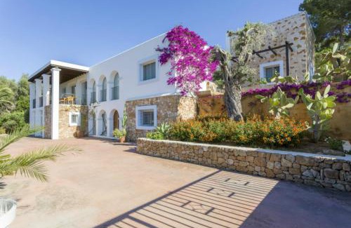 Puig d'en Valls Villa | Villa Savines is a luxury villa close to Ibiza Town and Playa Den Bossa