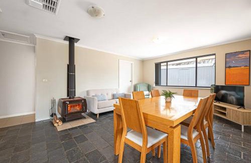 Lyndoch House | Villa Scalzi - 4-Bed Getaway with Free Wine