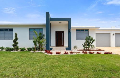 Maleza Baja House | Villa Serena Luxury Home with Private Pool- close to BQN