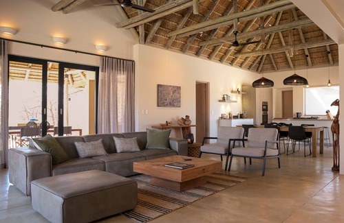 Hoedspruit Villa | Villa Sibuya: attractive villa in South African bush