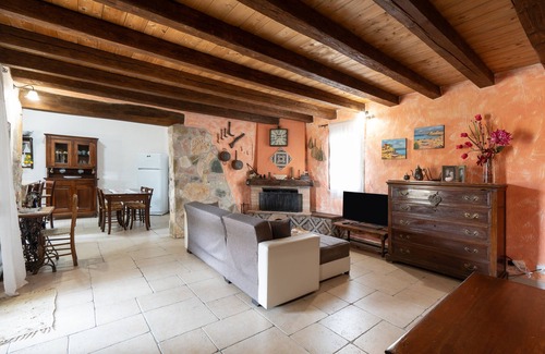 Buseto Palizzolo Villa | Villa 'Siciliana' with Private Pool, Mountain View, Wi-Fi and Air Conditioning