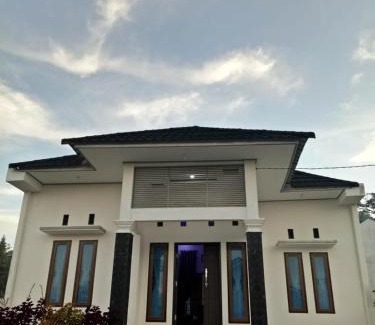 Banuhampu Villa | Villa SINGGALANG Syariah