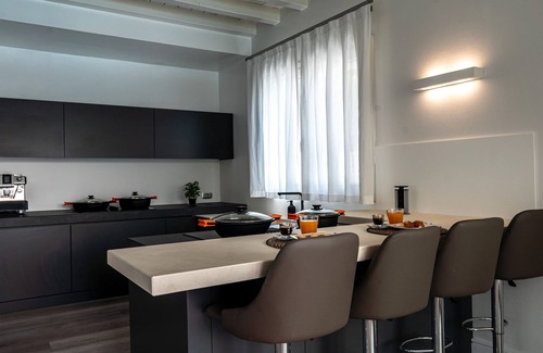 San Benedetto di Lugana Villa | Villa "Sirmione Lakefront" with Lake View, Private Heated Pool and Wi-Fi