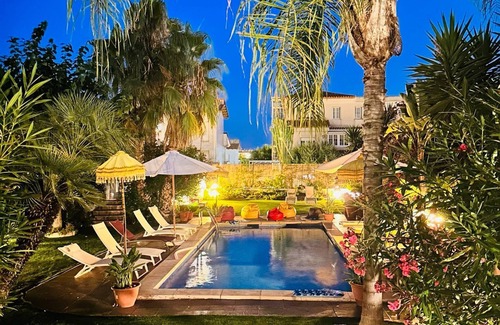 Sitges Villa | Villa Sitges Palm Garden: 5 minutes walking from beach. Amaizing Garden/Outdoor