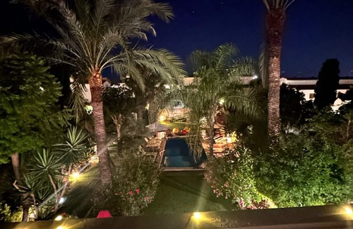 Sitges Villa | Villa Sitges Palm Garden: 5 minutes walking from beach. Amaizing Garden/Outdoor