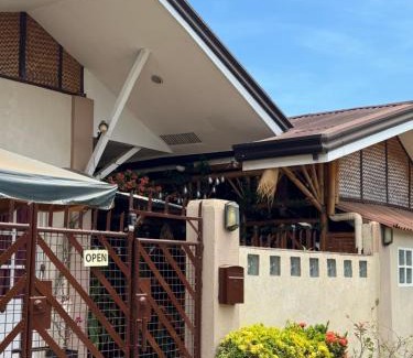 Puerto Princesa City Centre House | Villa Skanderbeg Guest House